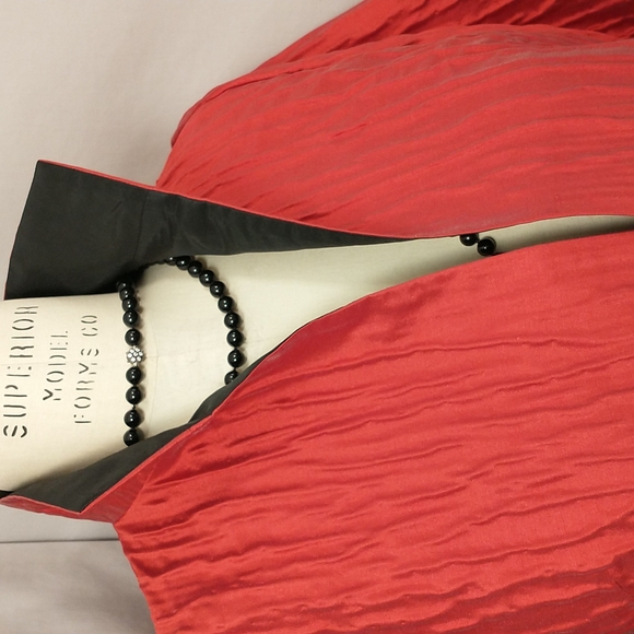 Grace Chuang Lush Fabric Red & Black Jacket Rich Silk Look Asian Styling Pockets - Picture 2 of 12